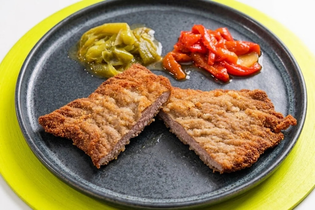 Milanesa de Vacuno al Plato con Pimientos Asados